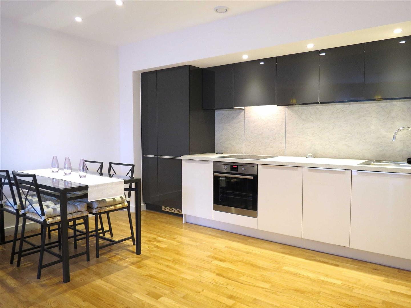 2 bed property in Falcondale Court, Park Royal